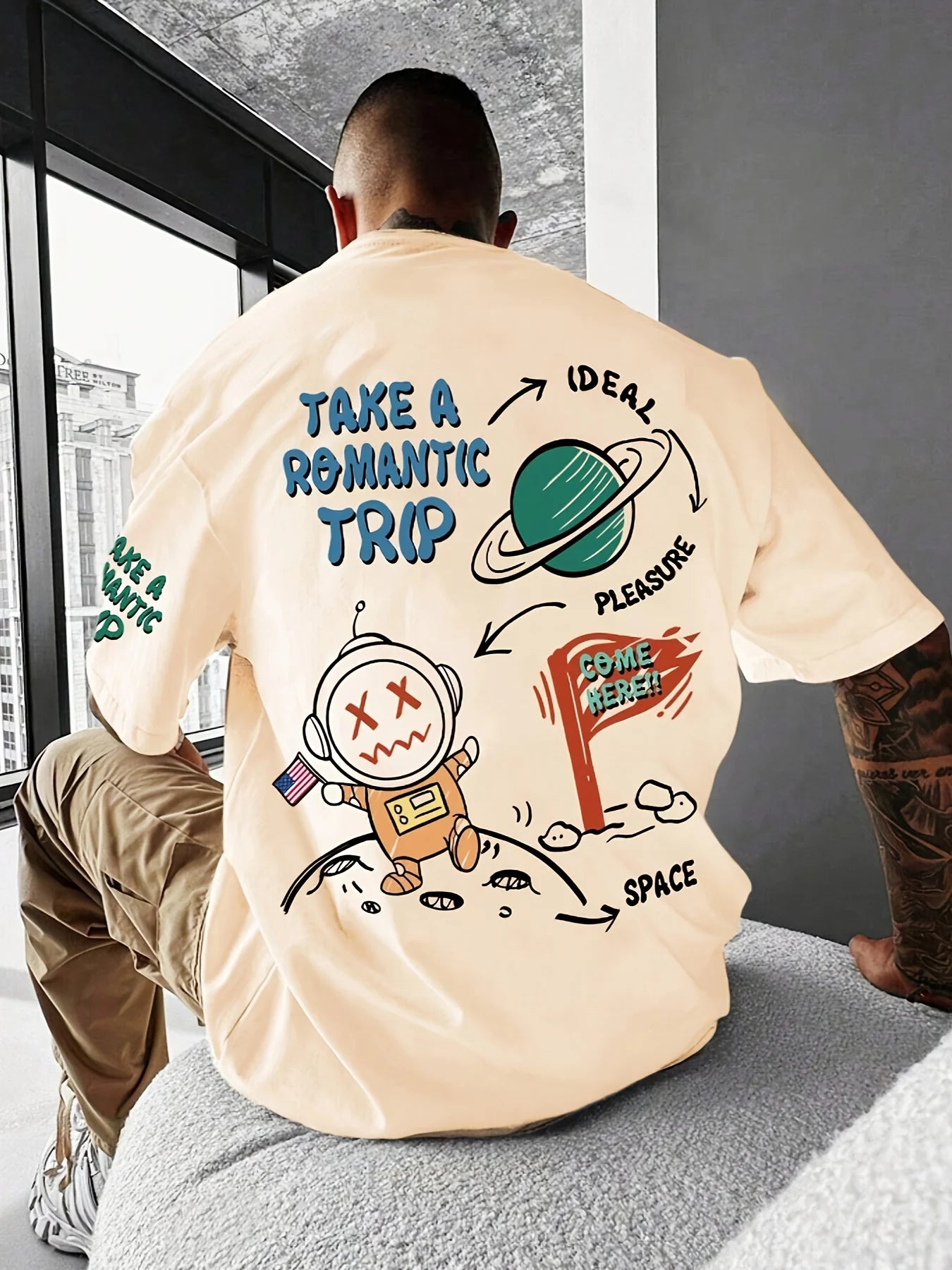 Men's astronaut cartoon printed T-shirt