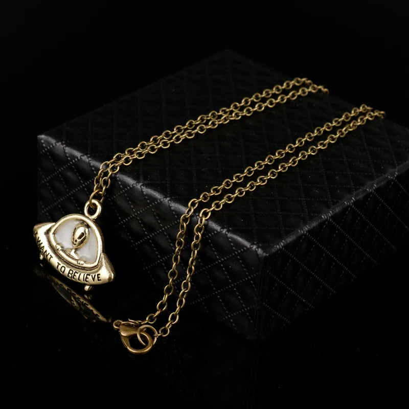 Movie Alien Necklace Predator AVP Alien Queen Pendant