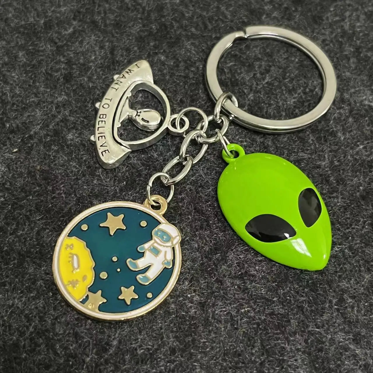 1 Piece UFO Planet Alien Rocket Keychain