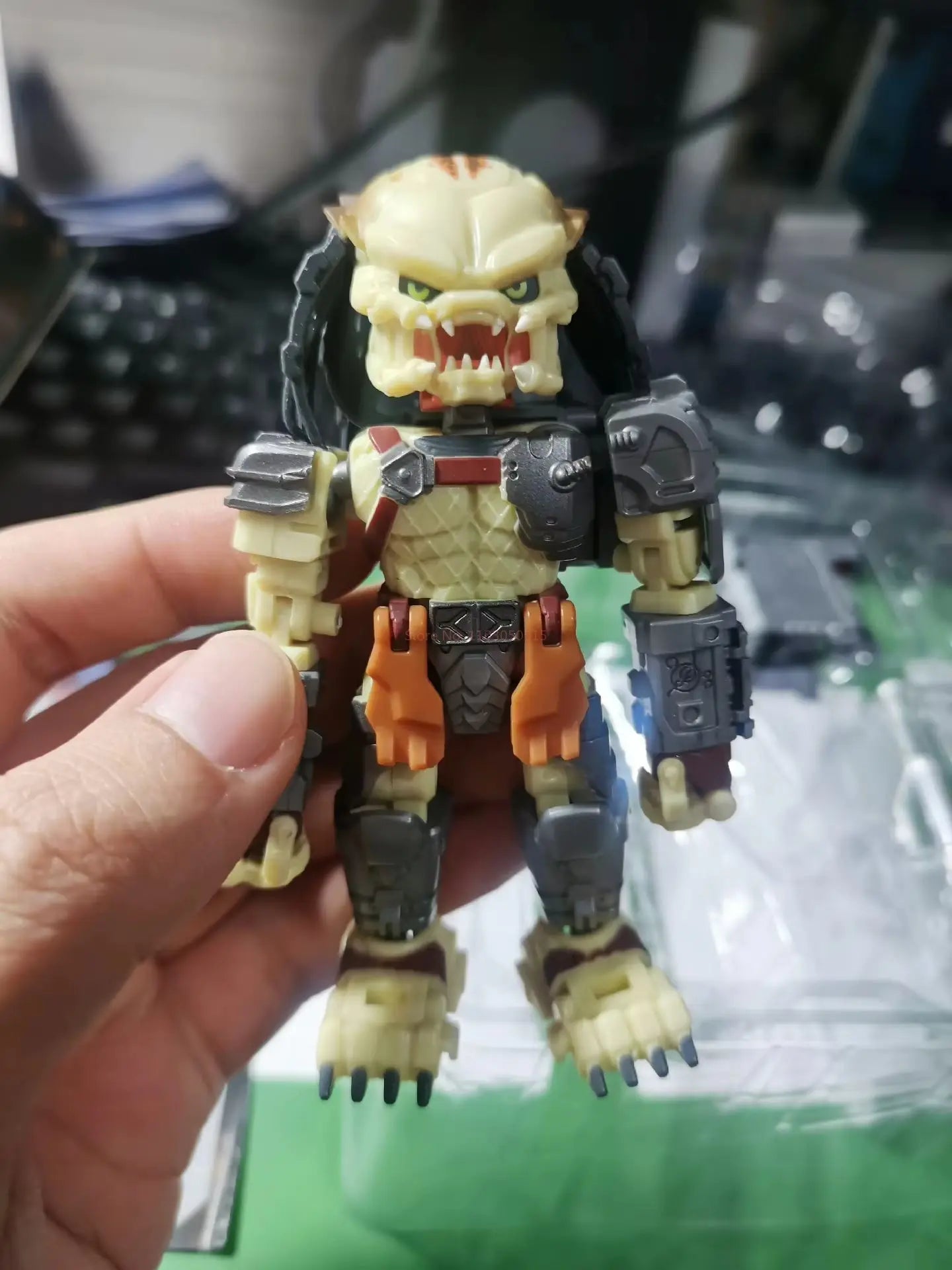 BeastBox Deformation Robots Transformation AVP Aliens vs Predator Toy