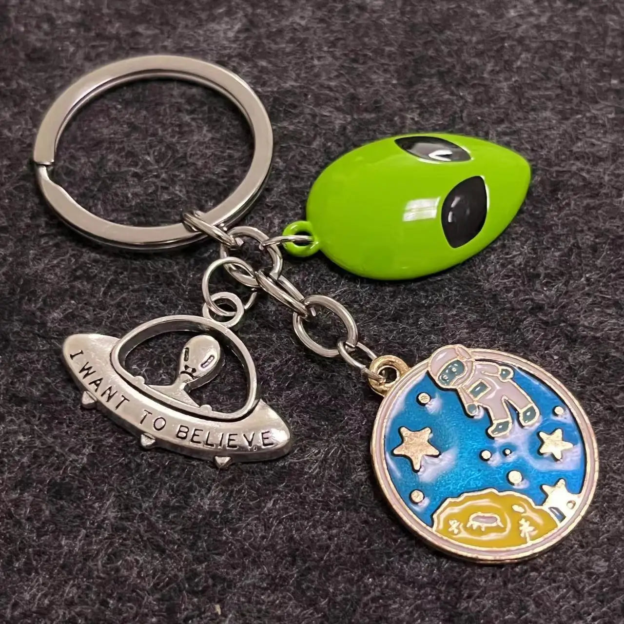 1 Piece UFO Planet Alien Rocket Keychain
